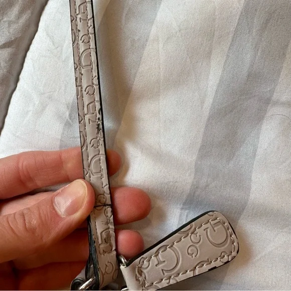 Guess Crossbody Purse - Picture 5 of 8